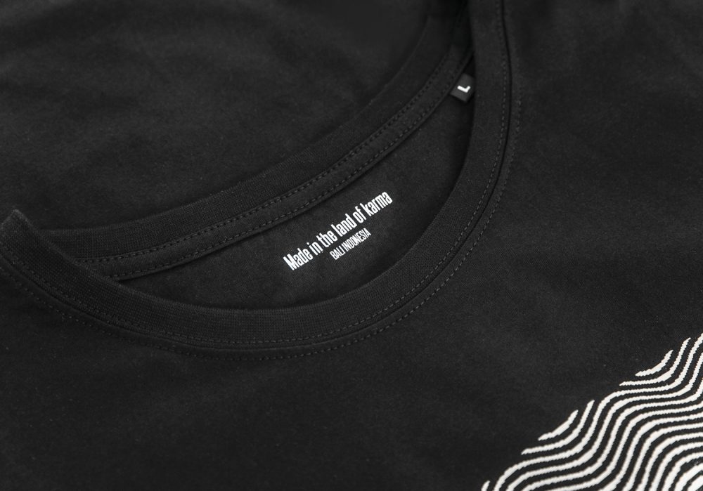 venus black t-shirt detail label
